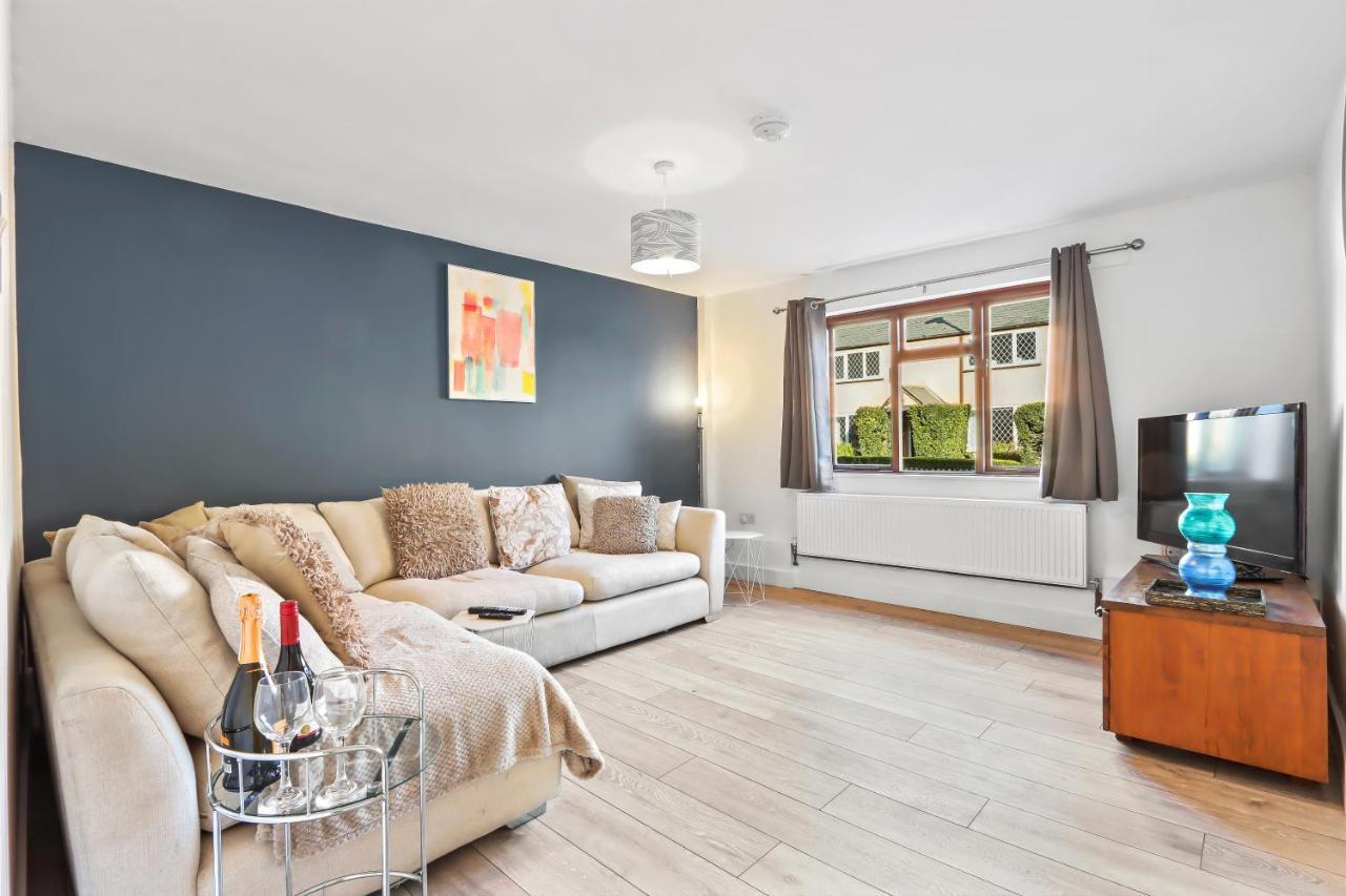 3 Bedroom Beautiful Home In The Heart Of Huntingdon, Bury Bury  Exteriör bild