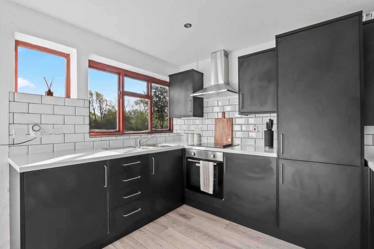 3 Bedroom Beautiful Home In The Heart Of Huntingdon, Bury Bury  Exteriör bild