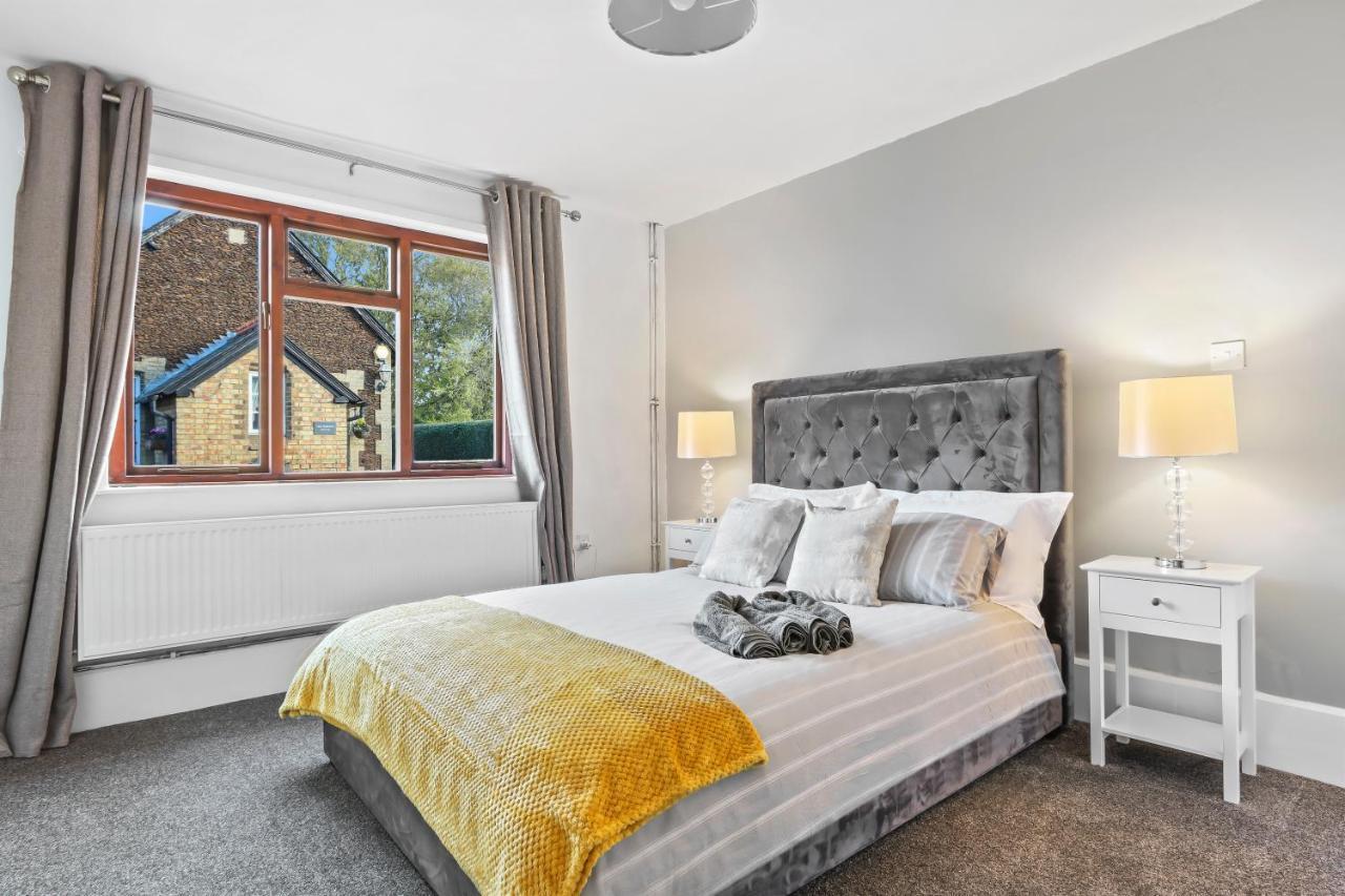 3 Bedroom Beautiful Home In The Heart Of Huntingdon, Bury Bury  Exteriör bild